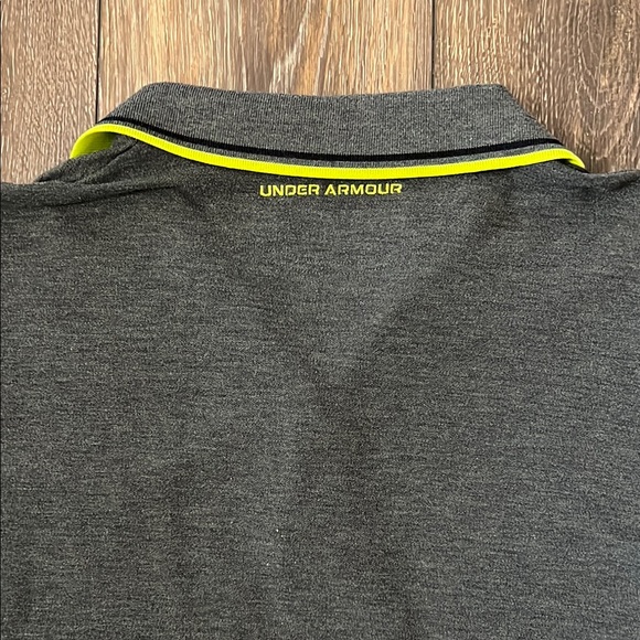 Under Armour Heat Gear Loose Gray Polo Shirt with Yellow Accents Mens XL - Picture 4 of 10